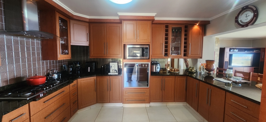 6 Bedroom Property for Sale in Da Nova Western Cape